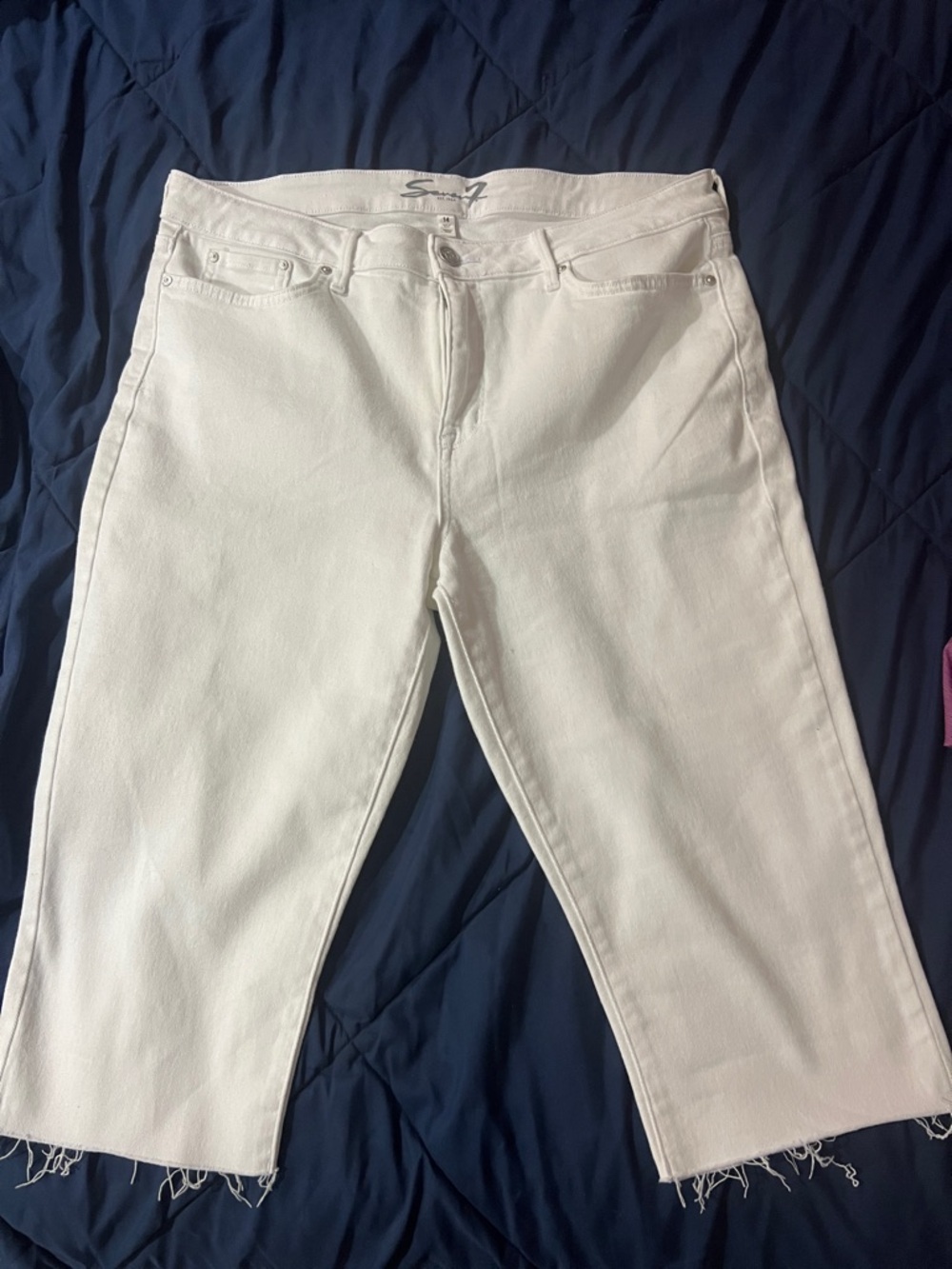 Seven7 White Cropped Ankle Jeans with Raw Hem